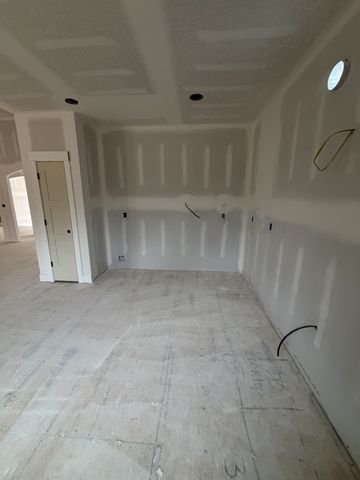 1280 Reda Dr, Clarksville, TN 37042