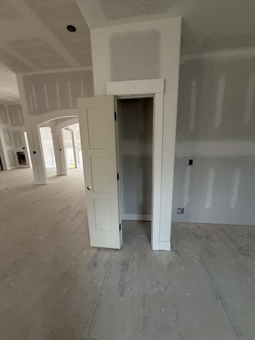 1280 Reda Dr, Clarksville, TN 37042