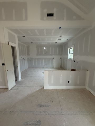 1280 Reda Dr, Clarksville, TN 37042