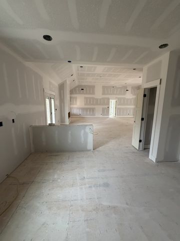 1280 Reda Dr, Clarksville, TN 37042