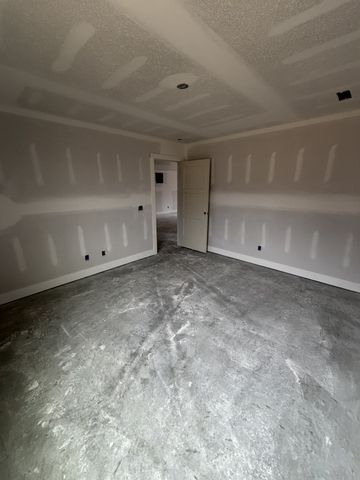 1280 Reda Dr, Clarksville, TN 37042