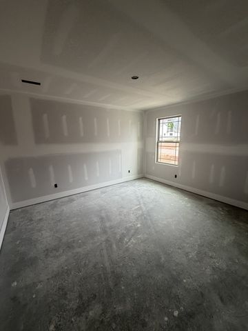 1280 Reda Dr, Clarksville, TN 37042