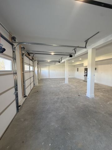 1280 Reda Dr, Clarksville, TN 37042