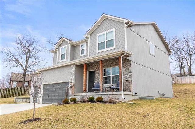 801 NW Hickory Ridge Drive, Grain Valley, MO 64029