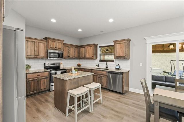 801 NW Hickory Ridge Drive, Grain Valley, MO 64029