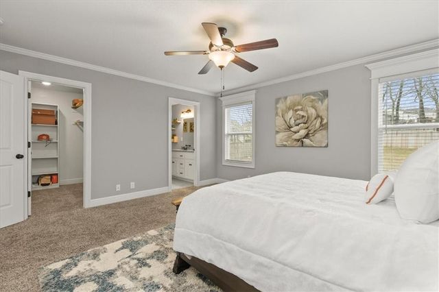 801 NW Hickory Ridge Drive, Grain Valley, MO 64029