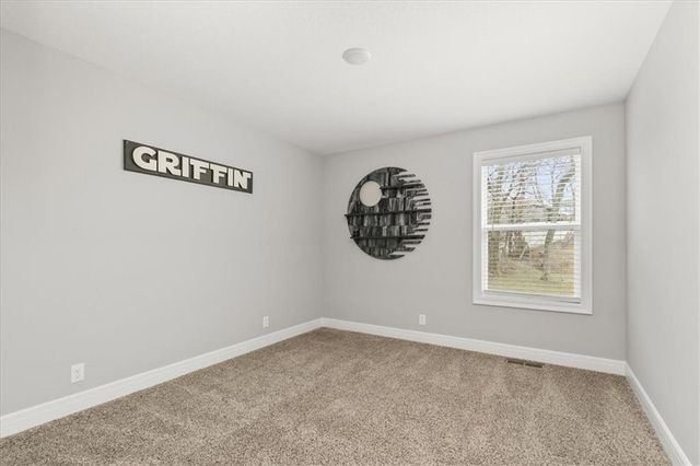 801 NW Hickory Ridge Drive, Grain Valley, MO 64029