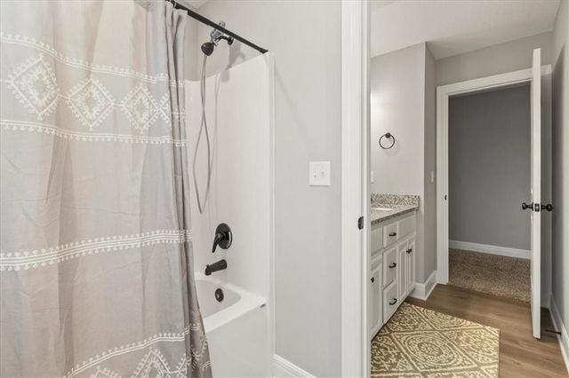 801 NW Hickory Ridge Drive, Grain Valley, MO 64029