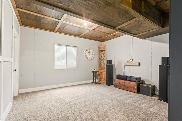 801 NW Hickory Ridge Drive, Grain Valley, MO 64029