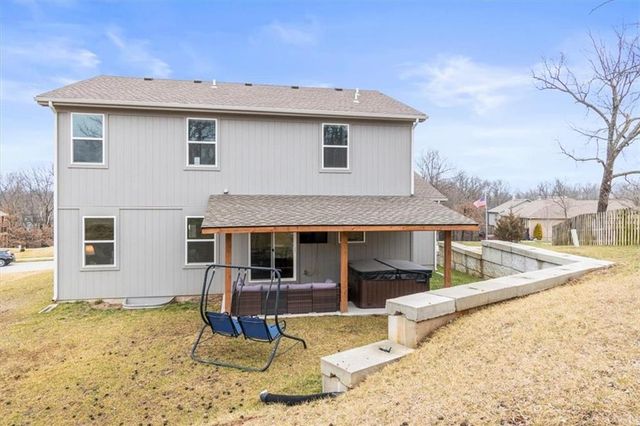 801 NW Hickory Ridge Drive, Grain Valley, MO 64029