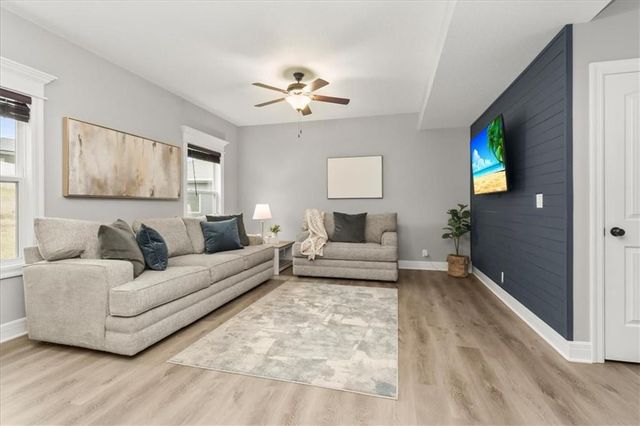 801 NW Hickory Ridge Drive, Grain Valley, MO 64029