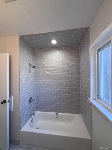 28739 Grandon Street, Livonia, MI 48150