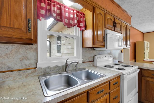 323 Beech Grove Rd, Shepherdsville, KY 40165