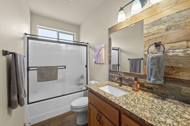 220 NW 28th Street, Redmond, OR 97756