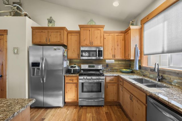 220 NW 28th Street, Redmond, OR 97756