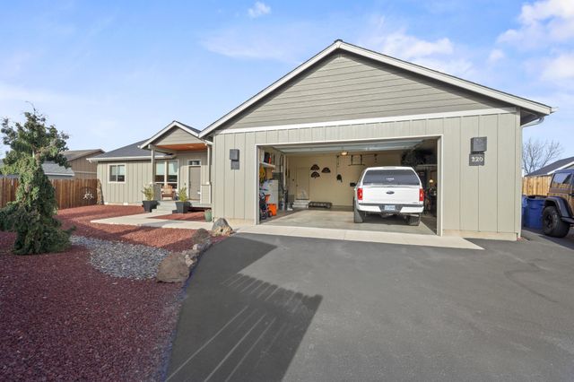 220 NW 28th Street, Redmond, OR 97756