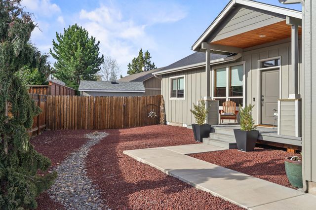 220 NW 28th Street, Redmond, OR 97756