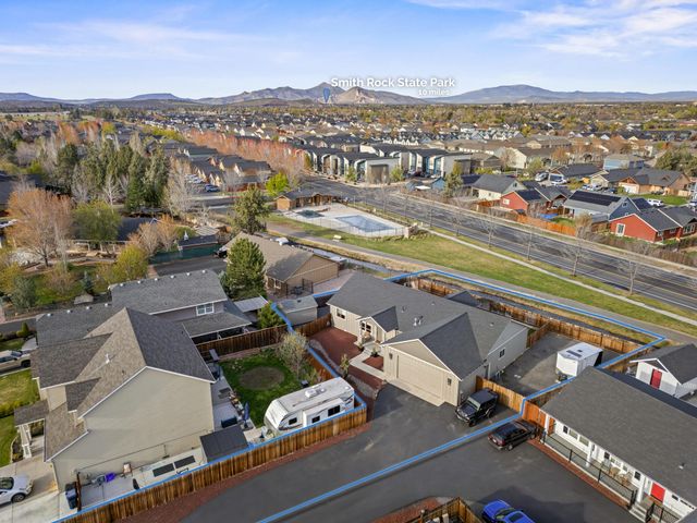 220 NW 28th Street, Redmond, OR 97756