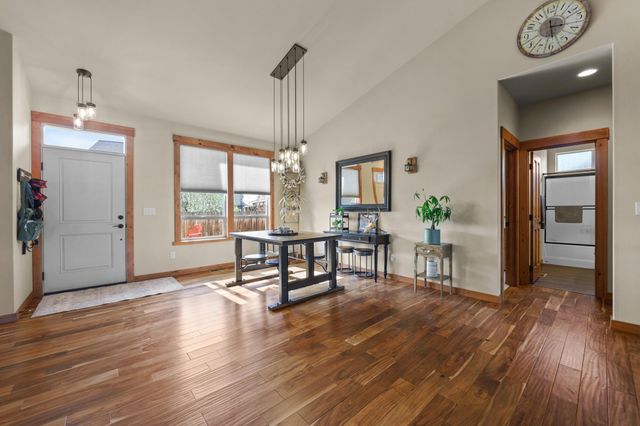 220 NW 28th Street, Redmond, OR 97756