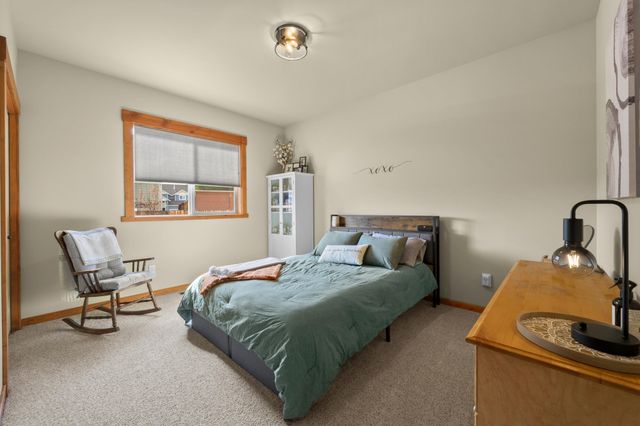 220 NW 28th Street, Redmond, OR 97756