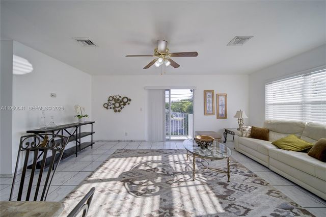 2855 NE 30th St B, Fort Lauderdale, FL 33306