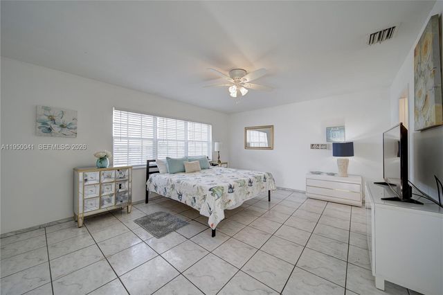 2855 NE 30th St B, Fort Lauderdale, FL 33306