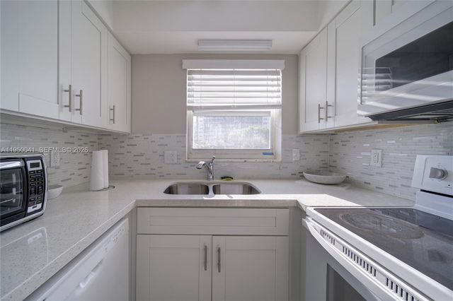 2855 NE 30th St B, Fort Lauderdale, FL 33306