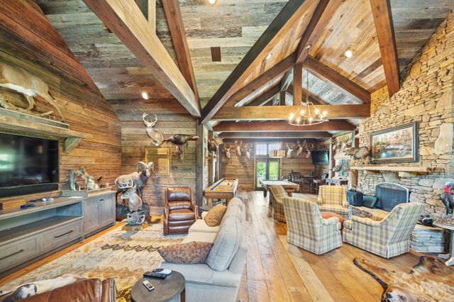 605 Red Oak Rd, Petersburg, TN 37144