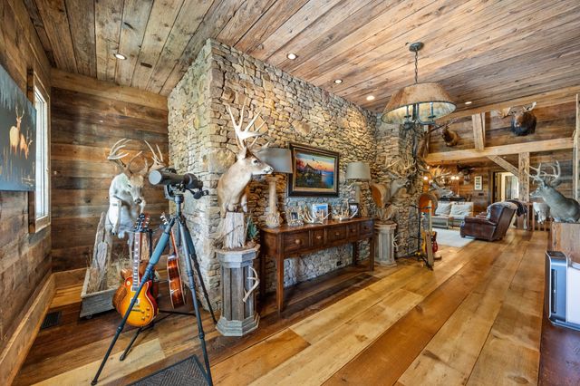 605 Red Oak Rd, Petersburg, TN 37144