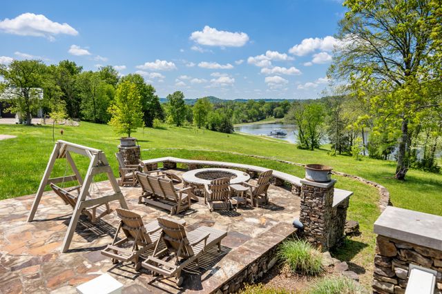 605 Red Oak Rd, Petersburg, TN 37144