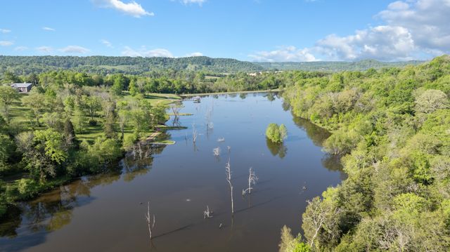 605 Red Oak Rd, Petersburg, TN 37144