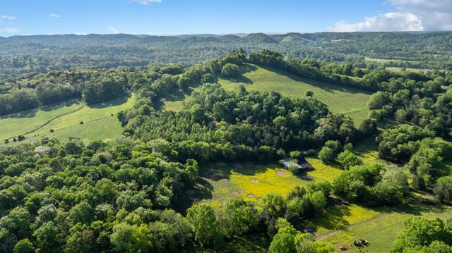 605 Red Oak Rd, Petersburg, TN 37144