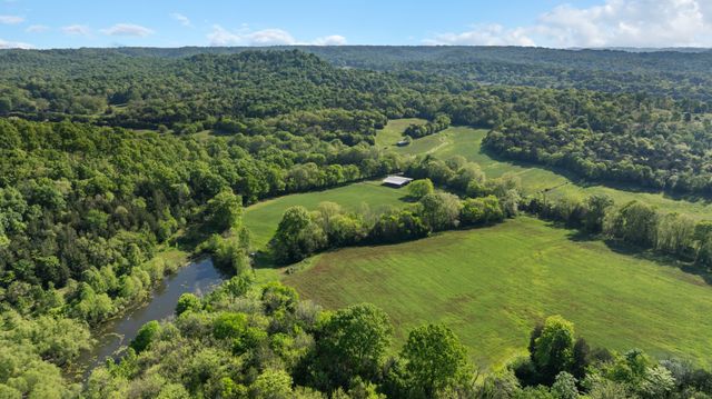 605 Red Oak Rd, Petersburg, TN 37144