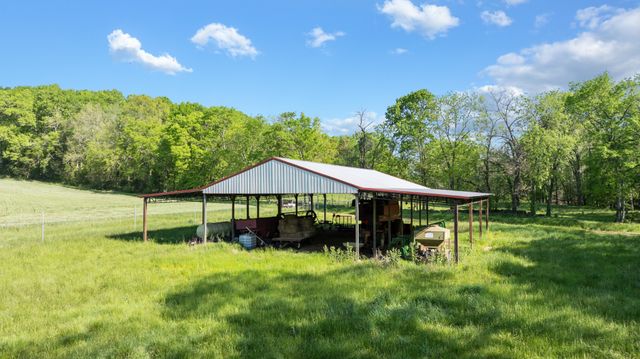 605 Red Oak Rd, Petersburg, TN 37144