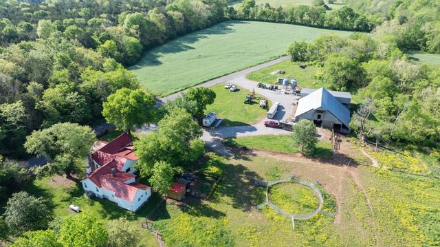 605 Red Oak Rd, Petersburg, TN 37144