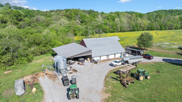 605 Red Oak Rd, Petersburg, TN 37144