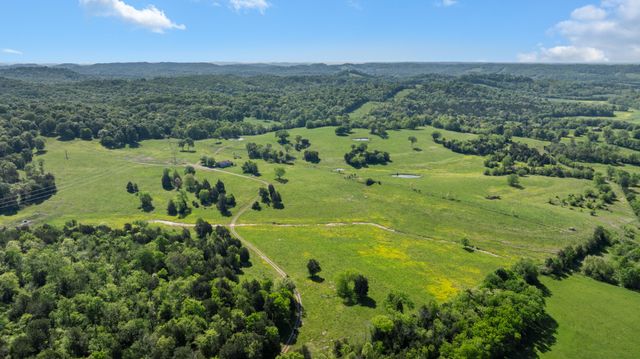 605 Red Oak Rd, Petersburg, TN 37144