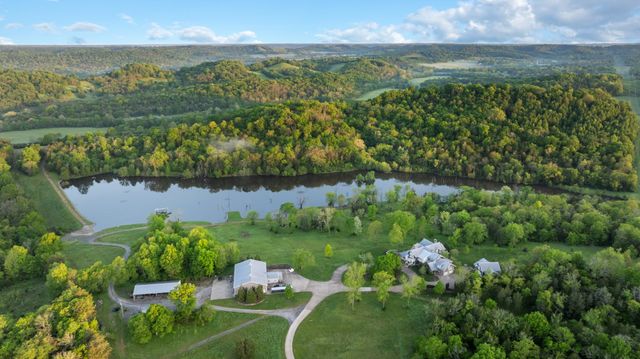 605 Red Oak Rd, Petersburg, TN 37144