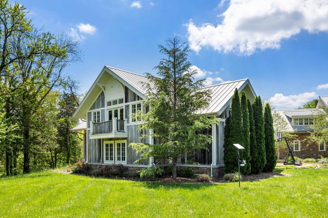 605 Red Oak Rd, Petersburg, TN 37144