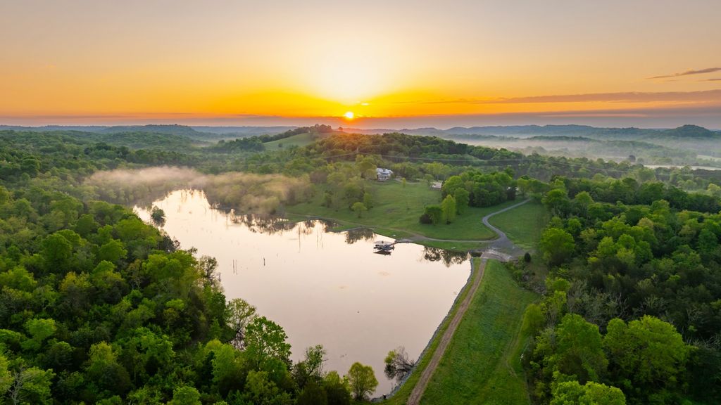 605 Red Oak Rd, Petersburg, TN 37144