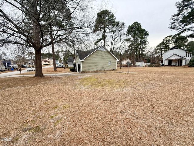 683 Dowfield Drive, Fayetteville, NC 28311