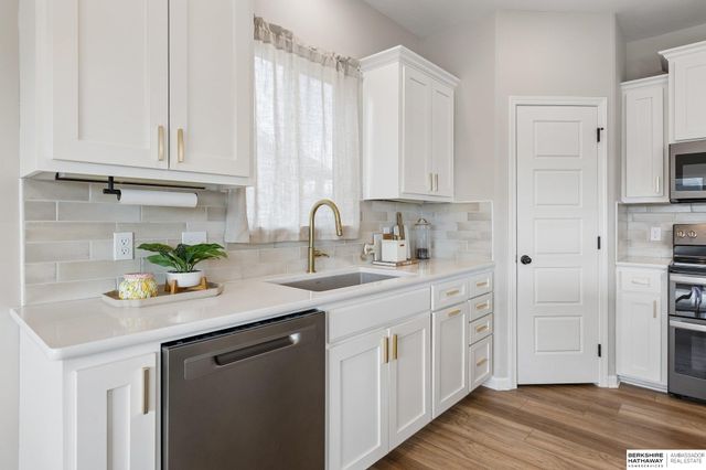 11161 Sunburst Drive, Papillion, NE 68046