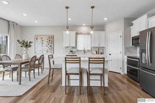 11161 Sunburst Drive, Papillion, NE 68046