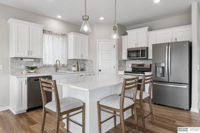 11161 Sunburst Drive, Papillion, NE 68046