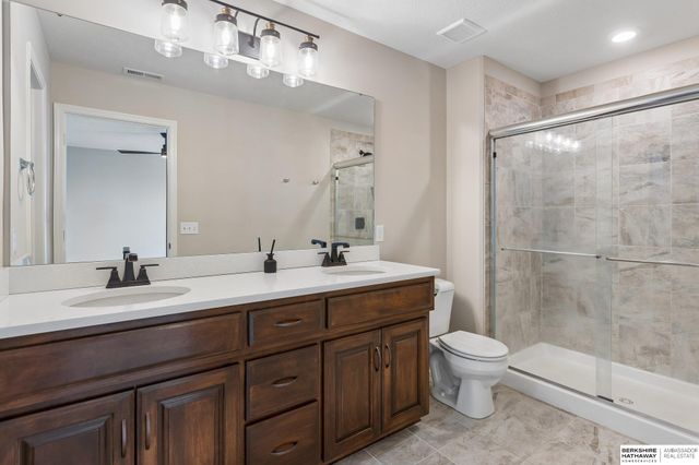 11161 Sunburst Drive, Papillion, NE 68046