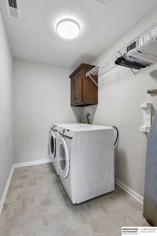 11161 Sunburst Drive, Papillion, NE 68046