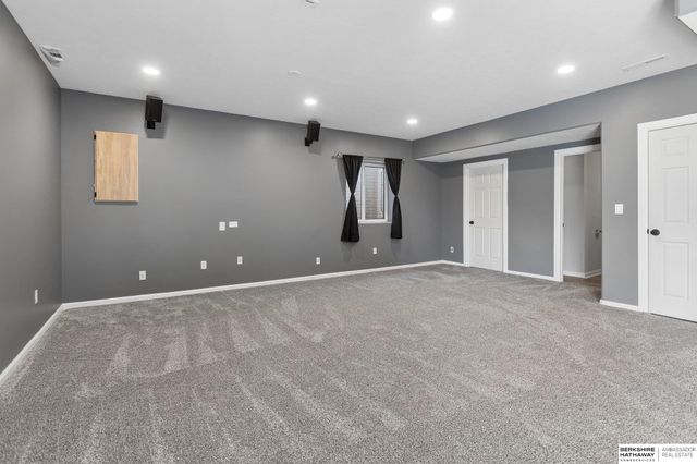 11161 Sunburst Drive, Papillion, NE 68046