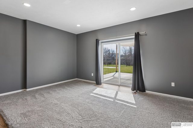 11161 Sunburst Drive, Papillion, NE 68046