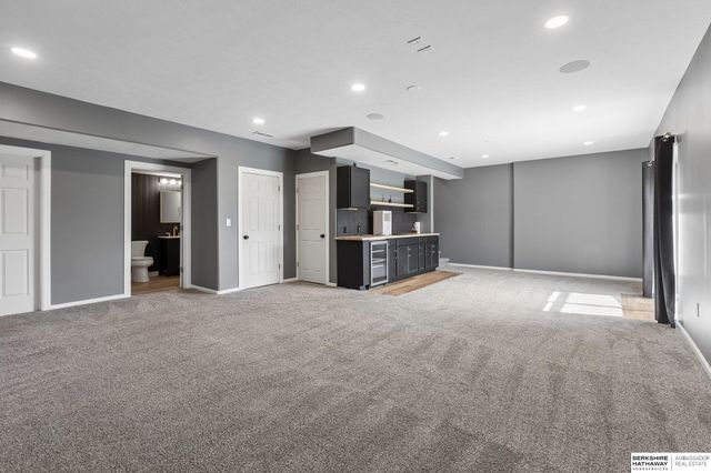 11161 Sunburst Drive, Papillion, NE 68046