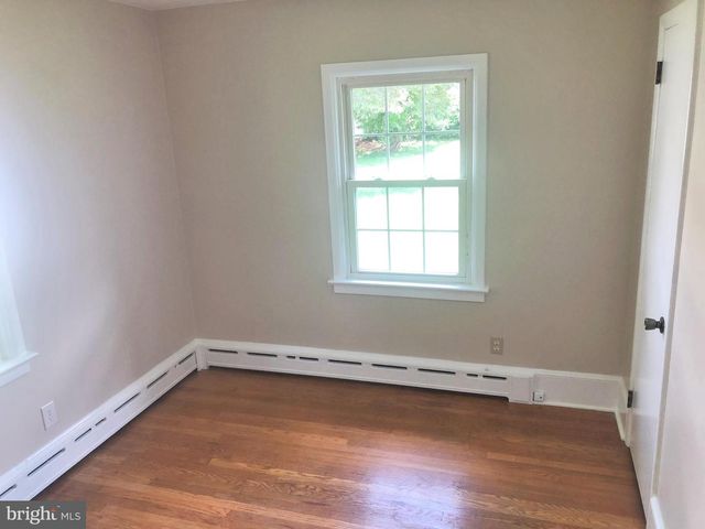 2060 BRIDGE RD, Schwenksville, PA 19473